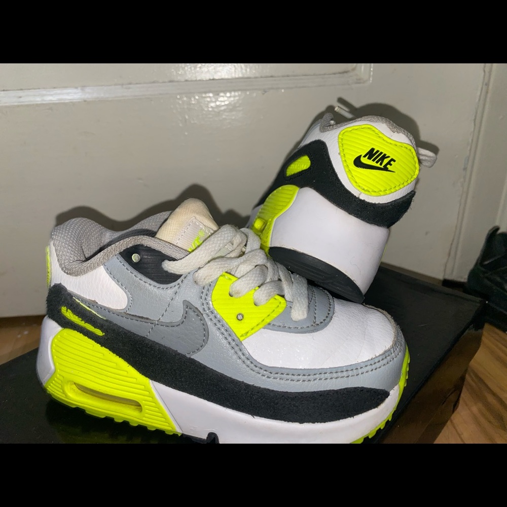 Toddler kids Nike shoe - Picture 2 of 3